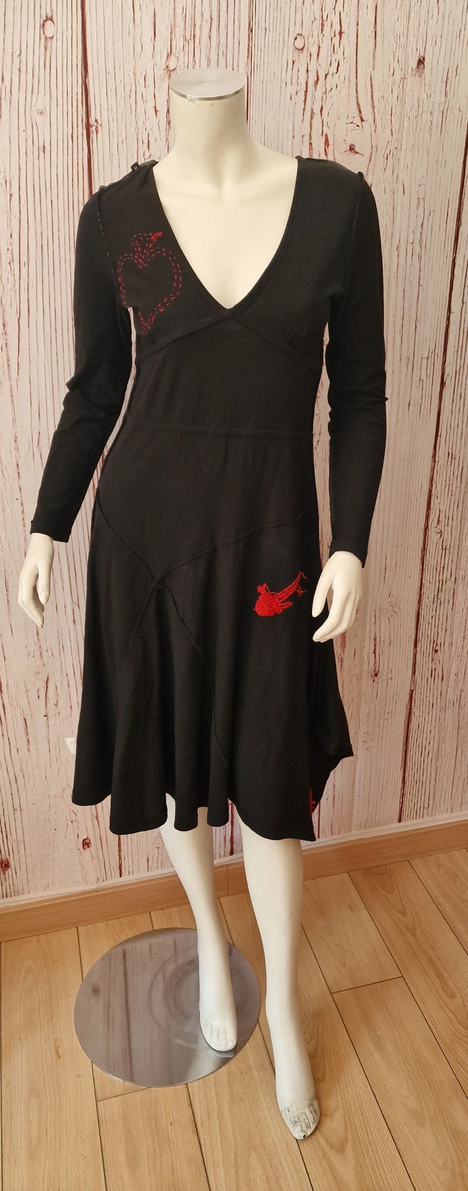 Vestido negro Desigual con detalles bordados y espalda trenzada - Talla M